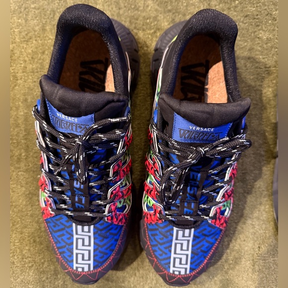 Versace Trigreca 🔥🔥🔥 - Picture 2 of 7